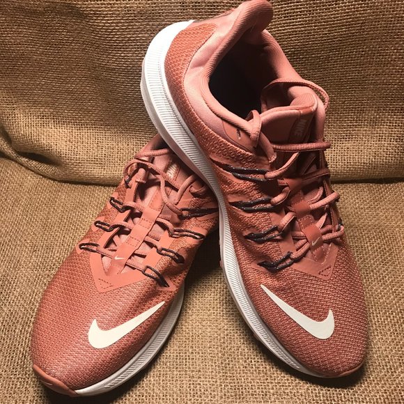 EUC Nike Quest sneakers - Picture 1 of 7